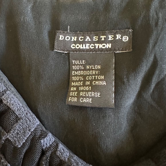 Stunning Doncaster sleeveless blouse with tie-Navy and Black Tulle-Size 10 - Picture 3 of 3